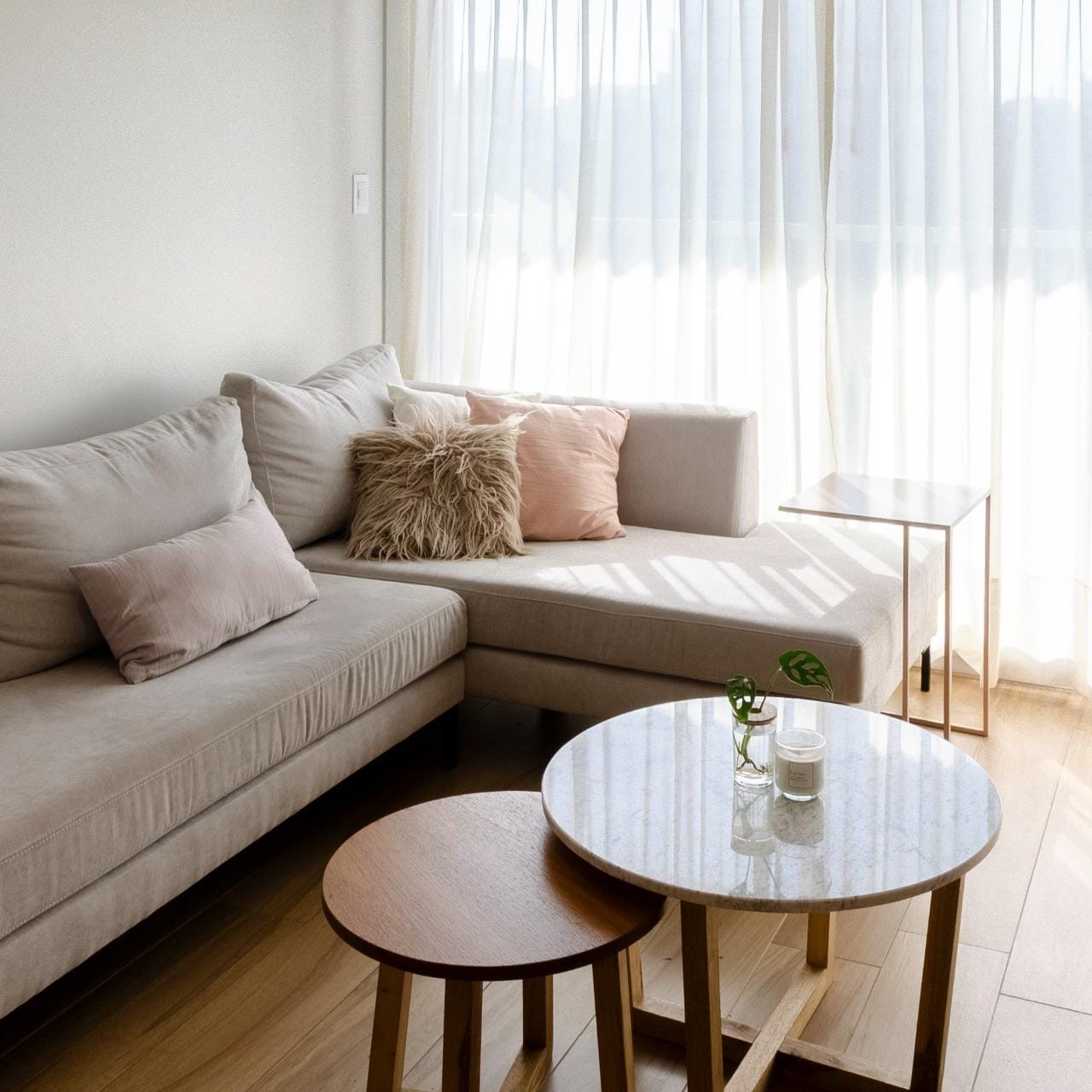 Sillon, mesas ratonas y apoyador