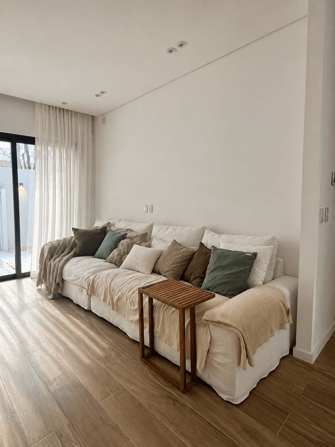 Sillon Blanco con mesita madera