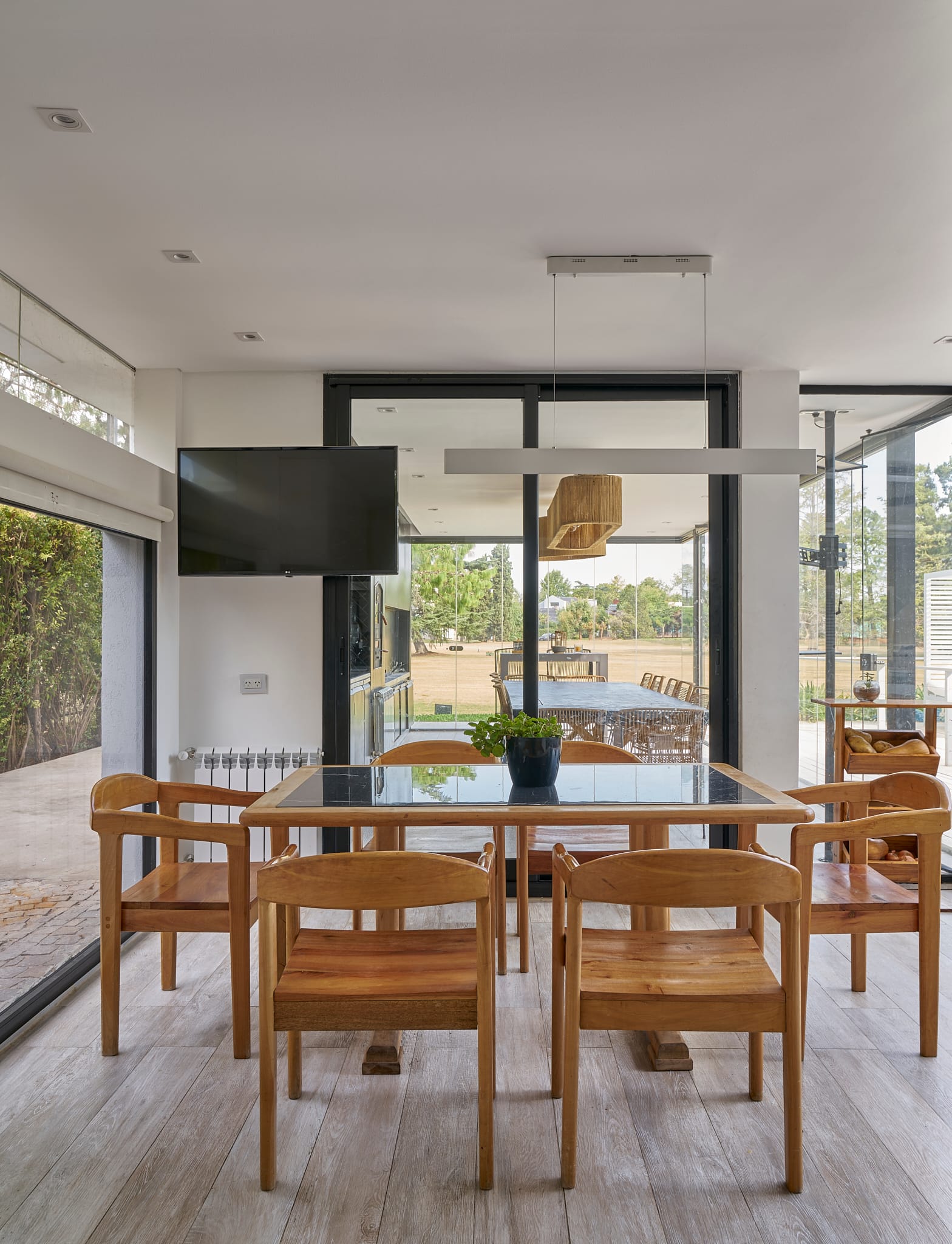 Mesa y sillas comedor